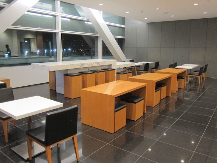 Cathay-Pacific-Lounge-San-Francisco - 13