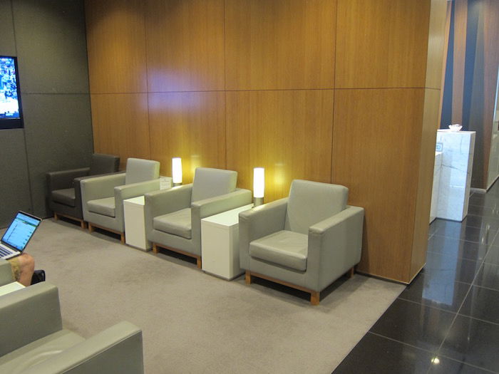 Cathay-Pacific-Lounge-San-Francisco - 16