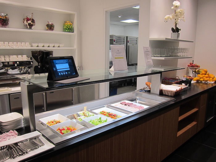 Cathay-Pacific-Lounge-San-Francisco - 38