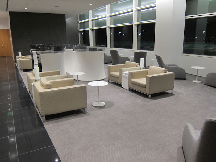 Cathay-Pacific-Lounge-San-Francisco - 45